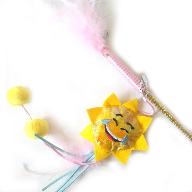 Gioco canna emoticon per gatti con piume e catnip mix color, lunghezza 55 cm
