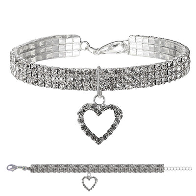 Collare gioiello strass cuore argento per cani, con decorazioni scintillanti e catena di estensione regolabile
